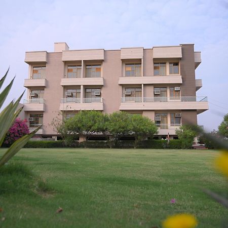 The Govindam Resort Вриндавана Экстерьер фото